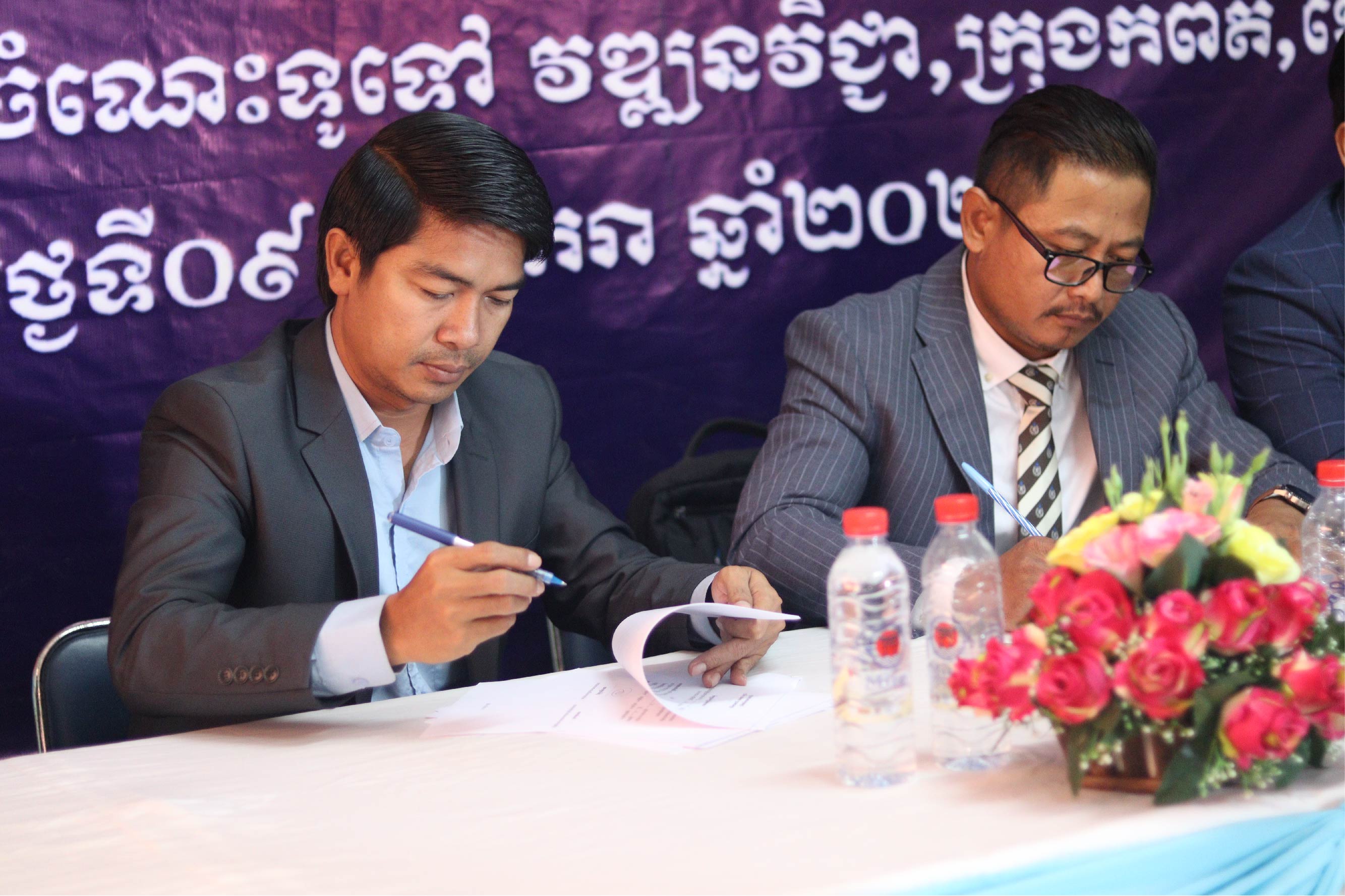 Signing between the Principal of Private School of Vattanac Vichea and the Principal of Mirai Japanese Language School (Kampot Branch)